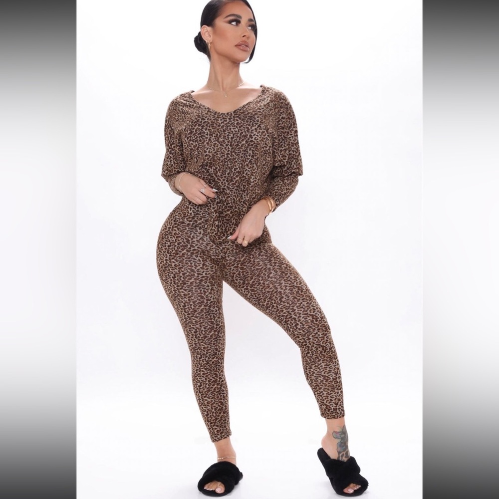 Brand New!!! Leopard 2 piece set
